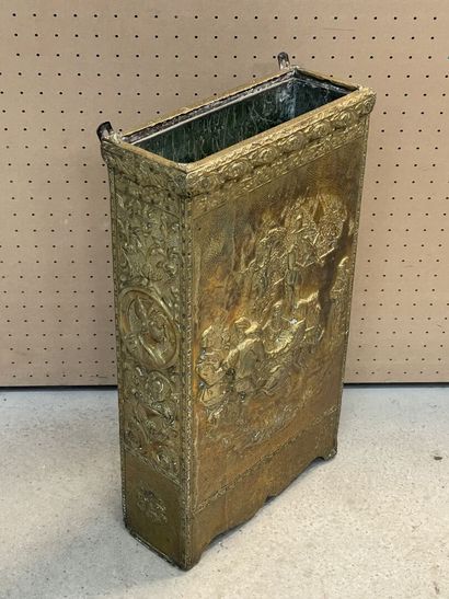 Porte parapluie en laiton repoussé, intérieur...
