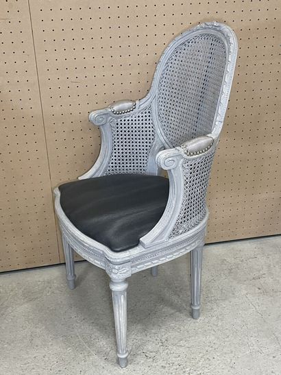 Paire de bergères de style Louis XVI et paire...