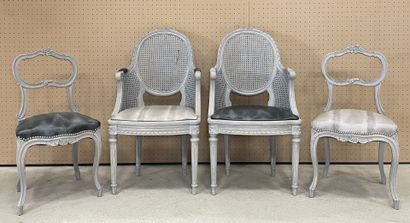Paire de bergères de style Louis XVI et paire...