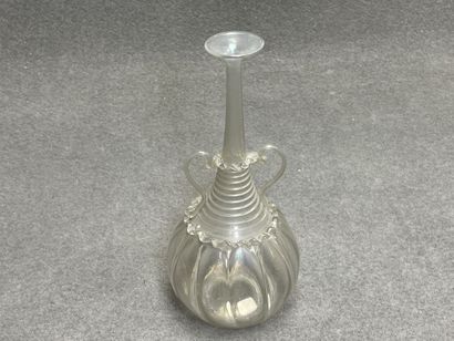 Bouteille Venise fin XIXe en verre irisé
H.21...