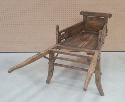 Brouette en bois sculpté
Asie début XX°
77...