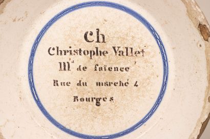 Nevers début XIX°. 
Assiette en faïence 