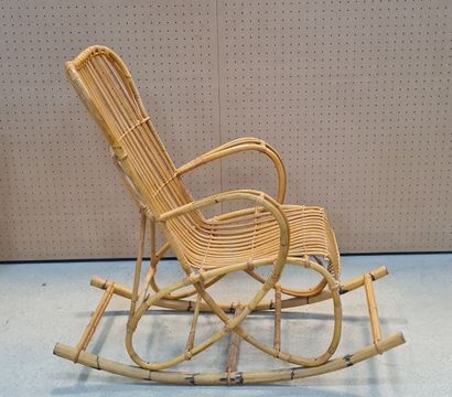Fauteuil rocking chair en rotin