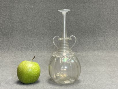 Bouteille Venise fin XIXe en verre irisé
H.21...