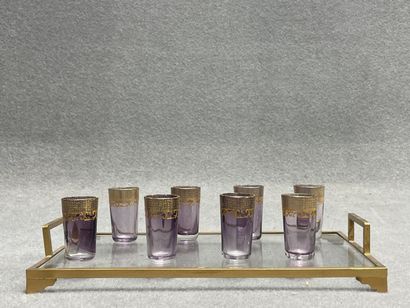 Plateau en verre monture en laiton et ses...