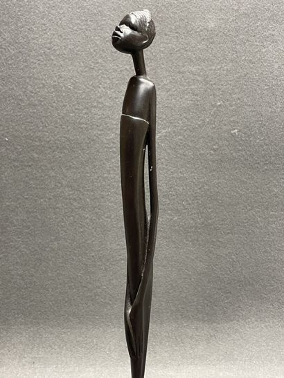 Trois sculptures africaines en ebène sculpté,...