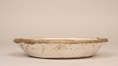 Nevers début XIX°. 
Assiette en faïence 