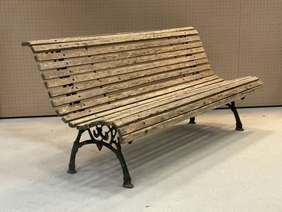 Banc de jardin à lattes
83 x 180 x 70 cm...