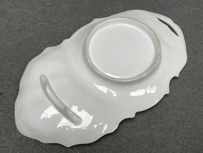 Grande tasse à chocolat en porcelaine à décor...