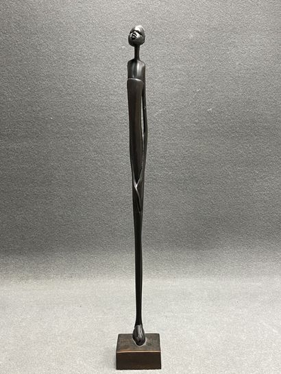 Trois sculptures africaines en ebène sculpté,...