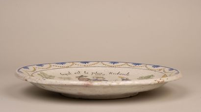 Plat en faïence de style révolutionnaire.
