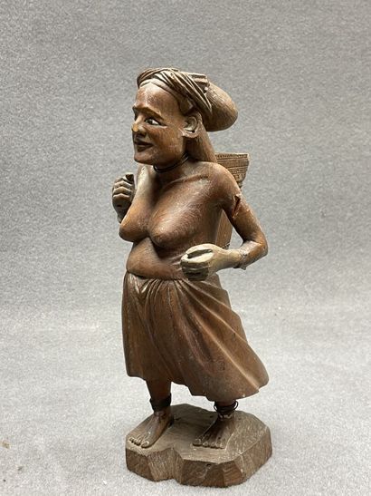 Trois statues en bois sculpté
H: 53, 34 et...