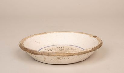 Nevers début XIX°. 
Assiette en faïence 