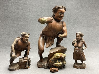 Trois statues en bois sculpté
H: 53, 34 et...