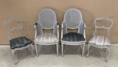 Paire de bergères de style Louis XVI et paire...