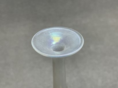 Bouteille Venise fin XIXe en verre irisé
H.21...