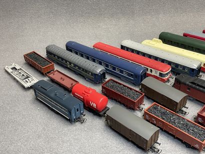 Ensemble de trains HO JOUEF
- Trois locomotives:...