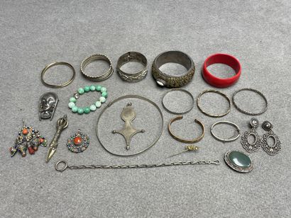 Lot de bijoux fantaisie, dont Maghreb : 
Bracelets,...
