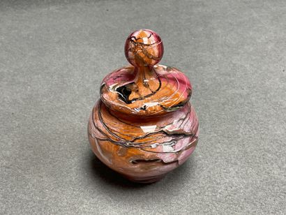 Michèle LUZORO (né en 1949).
Pot couvert...