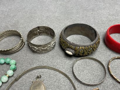 Lot de bijoux fantaisie, dont Maghreb : 
Bracelets,...