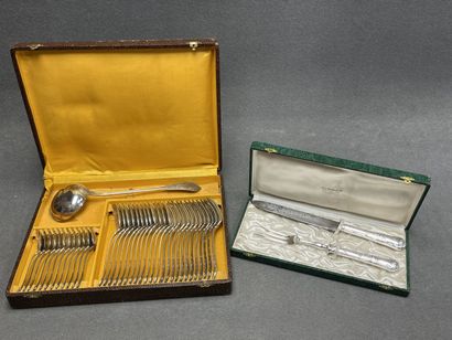 Ménagère de couverts en métal argenté, style...