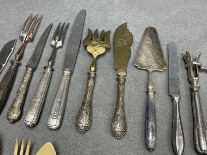 Lot de couverts de service.