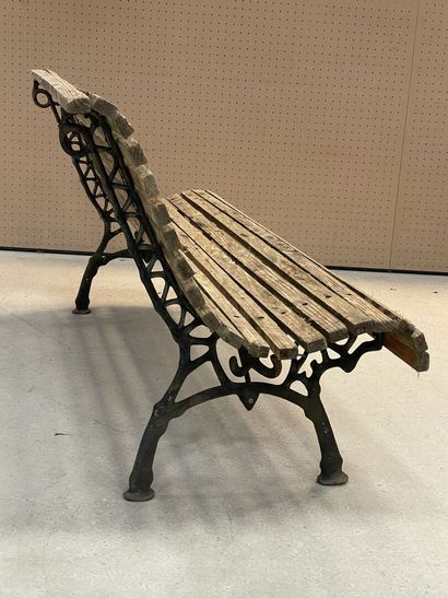 Banc de jardin à lattes
83 x 180 x 70 cm...