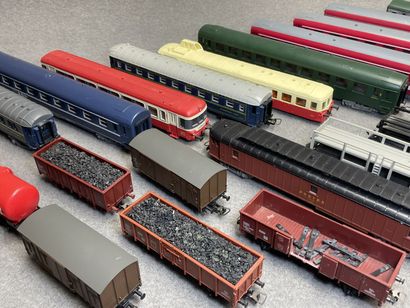 Ensemble de trains HO JOUEF
- Trois locomotives:...