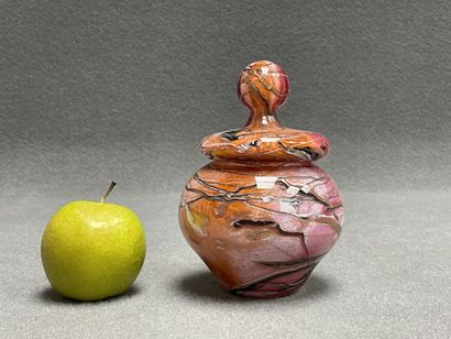 Michèle LUZORO (né en 1949).
Pot couvert...