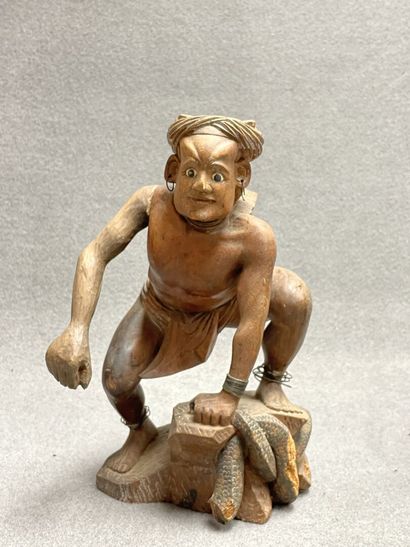 Trois statues en bois sculpté
H: 53, 34 et...