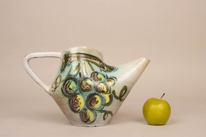 ACCOLAY
Berchet stylisé en céramique à décor...