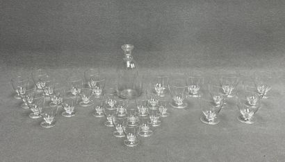 DAUM
Partie de service de verres en cristal...