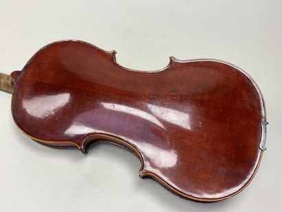 Violon. 
Portant l'étiquette 