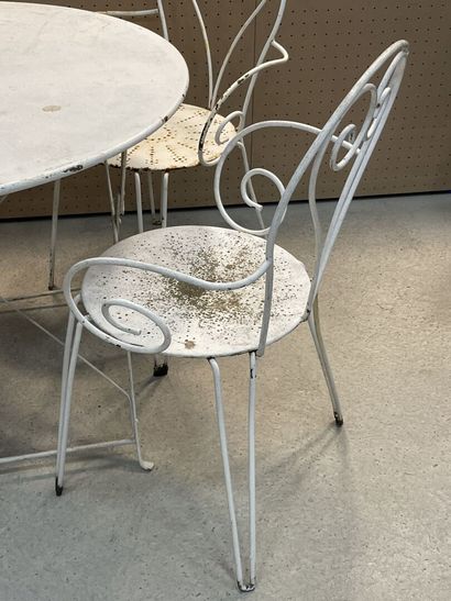 Salon de jardin en forgé avec 4 fauteuils....