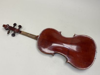 Violon. 
Portant l'étiquette 