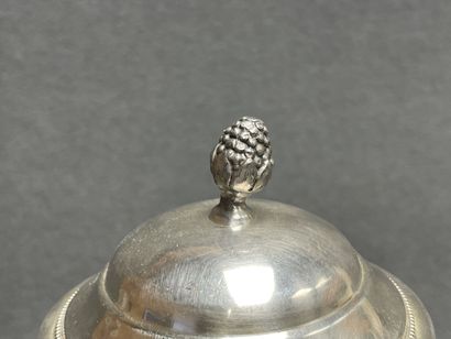 Samovar en métal argenté
H. :39 cm.
manque...