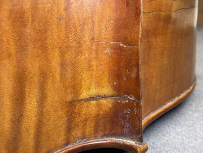 Violoncelle
avec sa housse de transport.
Longueur...