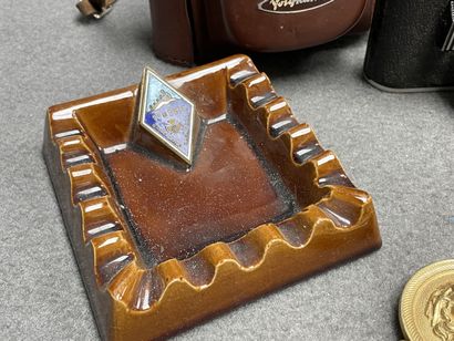 Lot comprenant:
Appareil photo voigtlander,...
