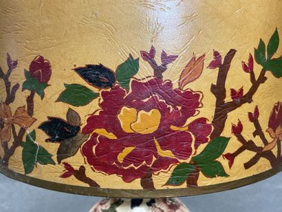 GIEN décor Pivoines.
Lampe en faience et...