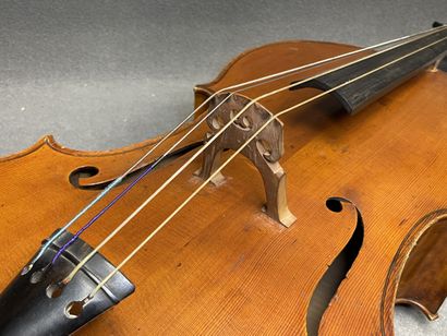 Violoncelle
avec sa housse de transport.
Longueur...