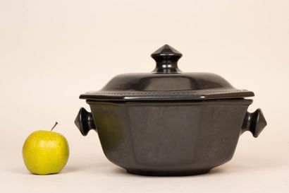 ACCOLAY
Soupière en céramique noire, à pans...
