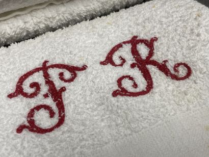 Lot de 
-12 serviettes monogramées P.R.
-Quatre...
