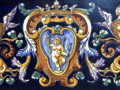 GIEN décor Renaissance sur fond bleu nuit:
Plat...