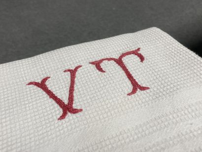 Lot de 
-12 serviettes monogramées P.R.
-Quatre...