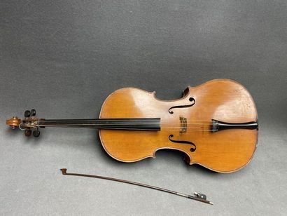 Violoncelle
avec sa housse de transport.
Longueur...