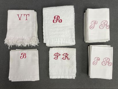 Lot de 
-12 serviettes monogramées P.R.
-Quatre...