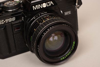 Appareil photo MINOLTA X-700. 
et deux objectifs
-Makinon...