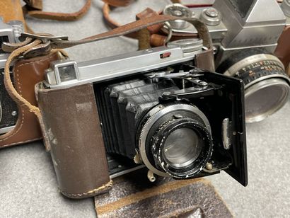 Lot de six appareils photo argentiques
Norca,...