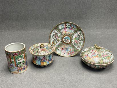 Lot de porcelaine de Canton. 
Assiette, pot...