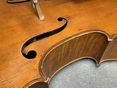 Violoncelle
avec sa housse de transport.
Longueur...